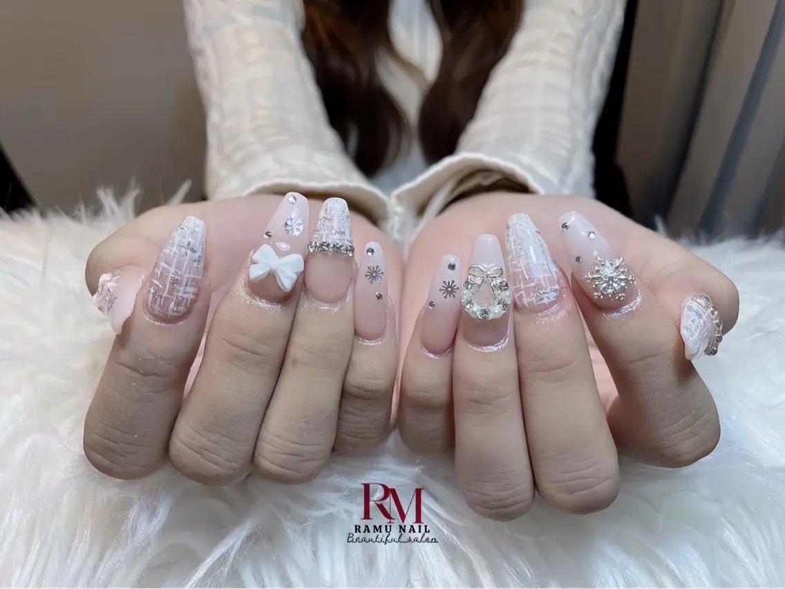 ネイル キラキラネイル マグネットネイル ミラーネイル ワンホンネイル 冬ネイル ハンドネイル RAMU Nail 恵比寿店のネイルデザイン