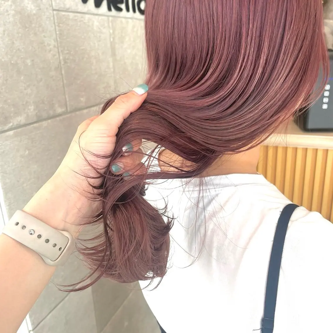 ロング カラー 🌈コテ巻き風パーマ LOHASせいな🌈のヘアスタイル
