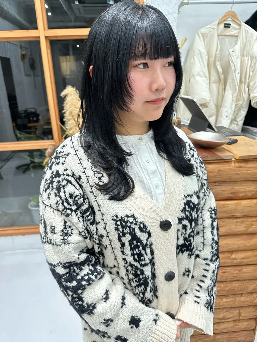 ロング カラー 顔まわりレイヤー 顔周りカット レイヤーカット ロング ワイドバング 伊藤 玄のヘアスタイル