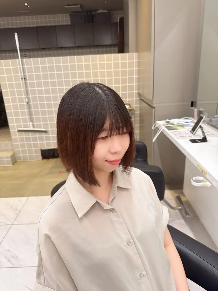 セミロング カット 透明感×ワインレッド 🍒𝐘𝐮𝐤𝐚のヘアスタイル
