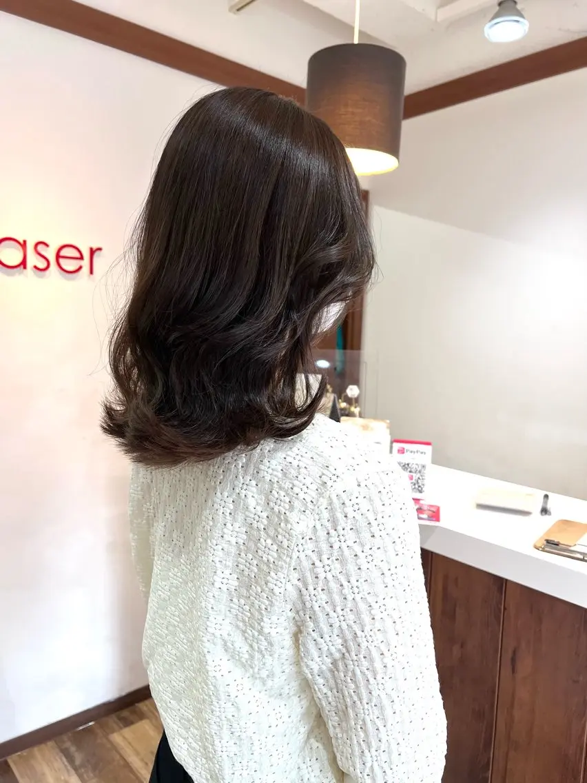 ミディアム カラー ベージュカラー オリーブベージュ YUKA .のヘアスタイル