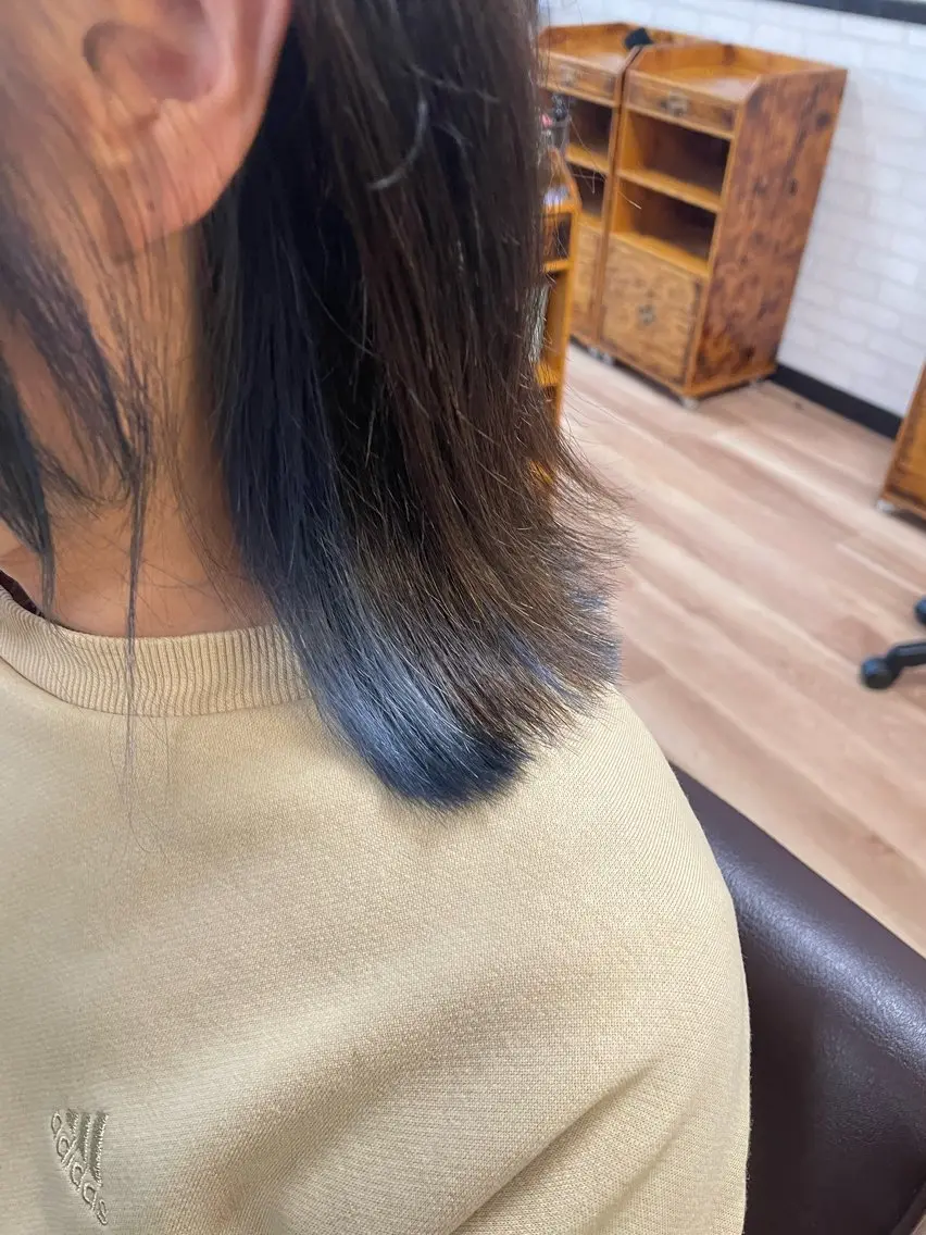 カラー ブリーチ ブルーカラー ネイビーカラー 菊池 栄里奈のヘアスタイル