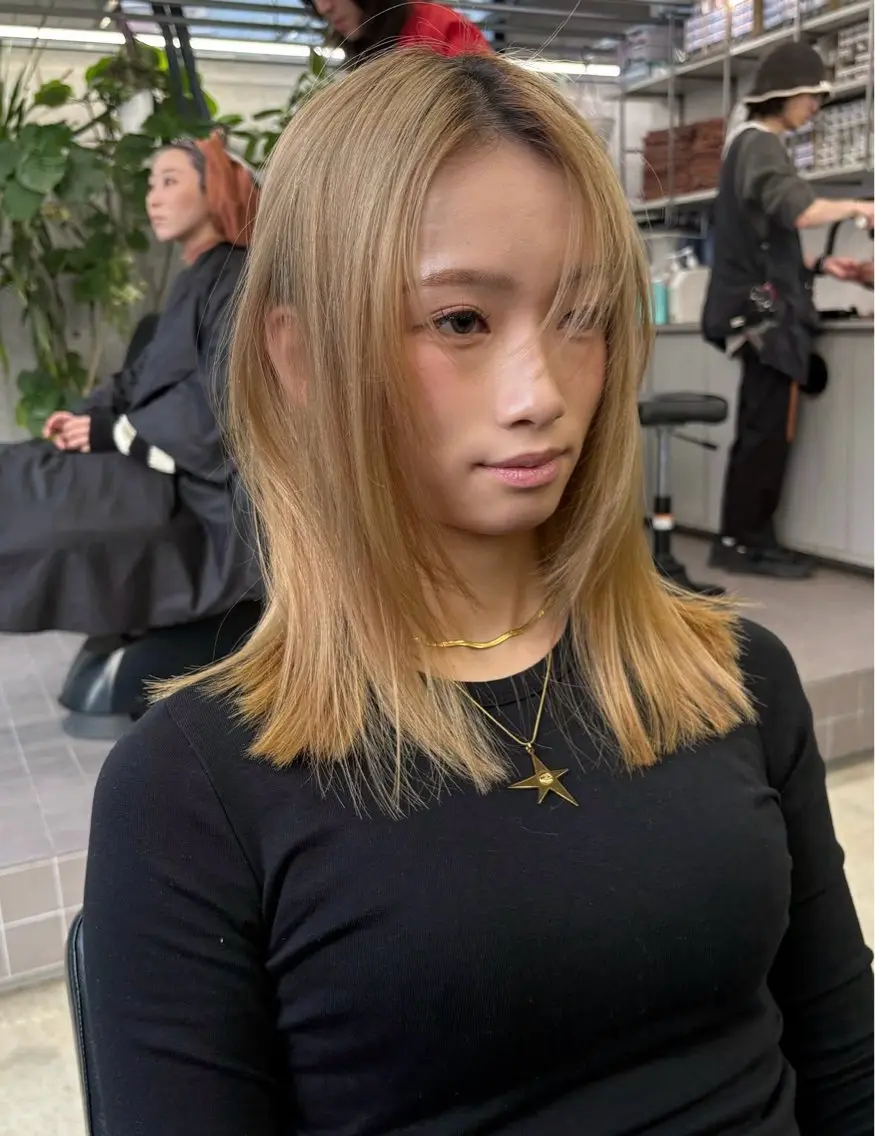 ミディアム フジイ トワのヘアスタイル