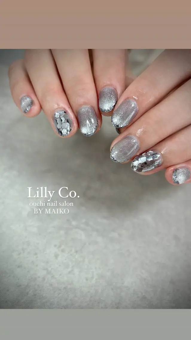 ネイル ブルー グラデーション ラメ(グリッター) ハンドネイル ハンドケア Lilly Co.のネイルデザイン