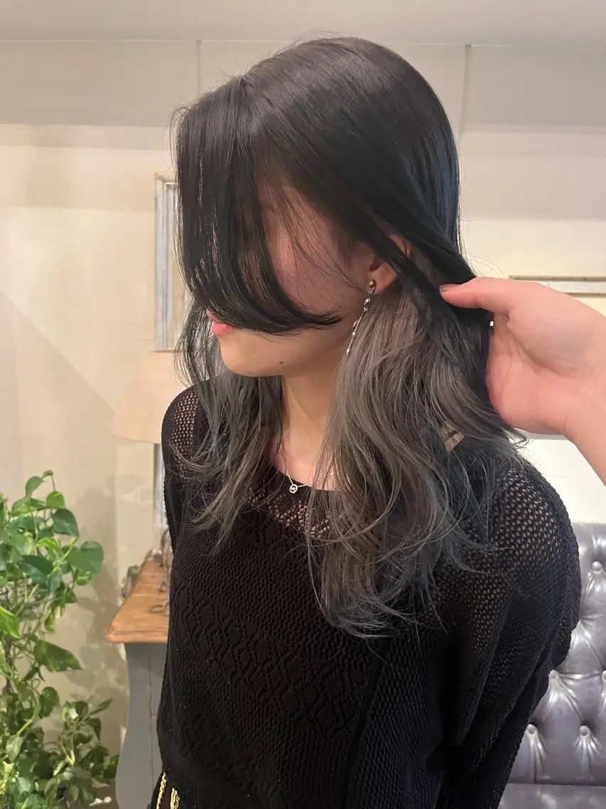 カラー 黒髪 ブルーカラー ブルーブラック イイダ ヒナのヘアスタイル