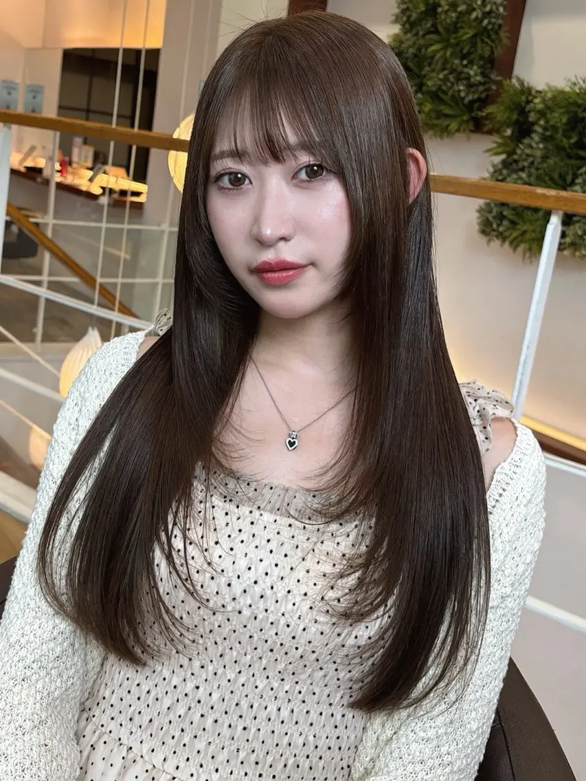 ロング カラー グレージュ オリーブグレージュ オリーブグレー レイヤーカット カット ヘアカラー トリートメント レイヤーカット /透明感/千葉怜寿のヘアスタイル