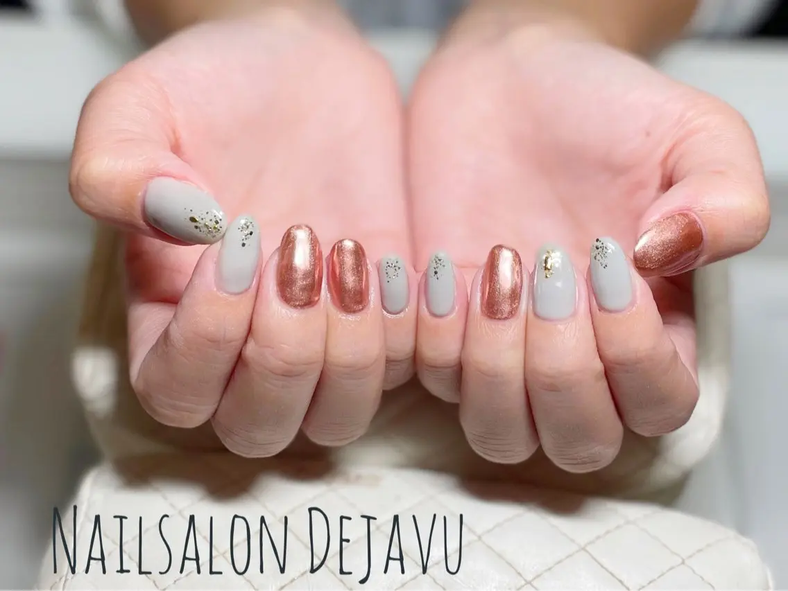 ネイル ミラーネイル Nail salon Dejavu 🌿のネイルデザイン