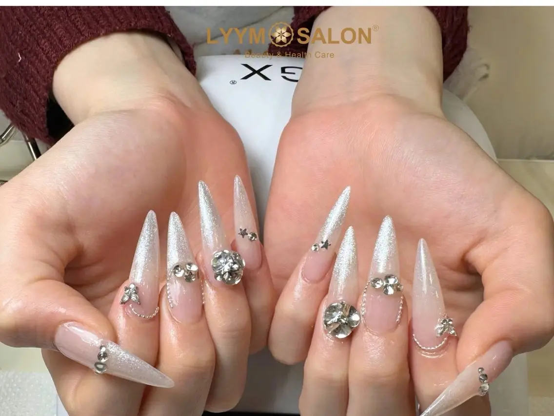 ネイル 長さ出し キラキラネイル 韓国ネイル ラメ(グリッター) ロングネイル ハンドネイル LYYM Salonのネイルデザイン
