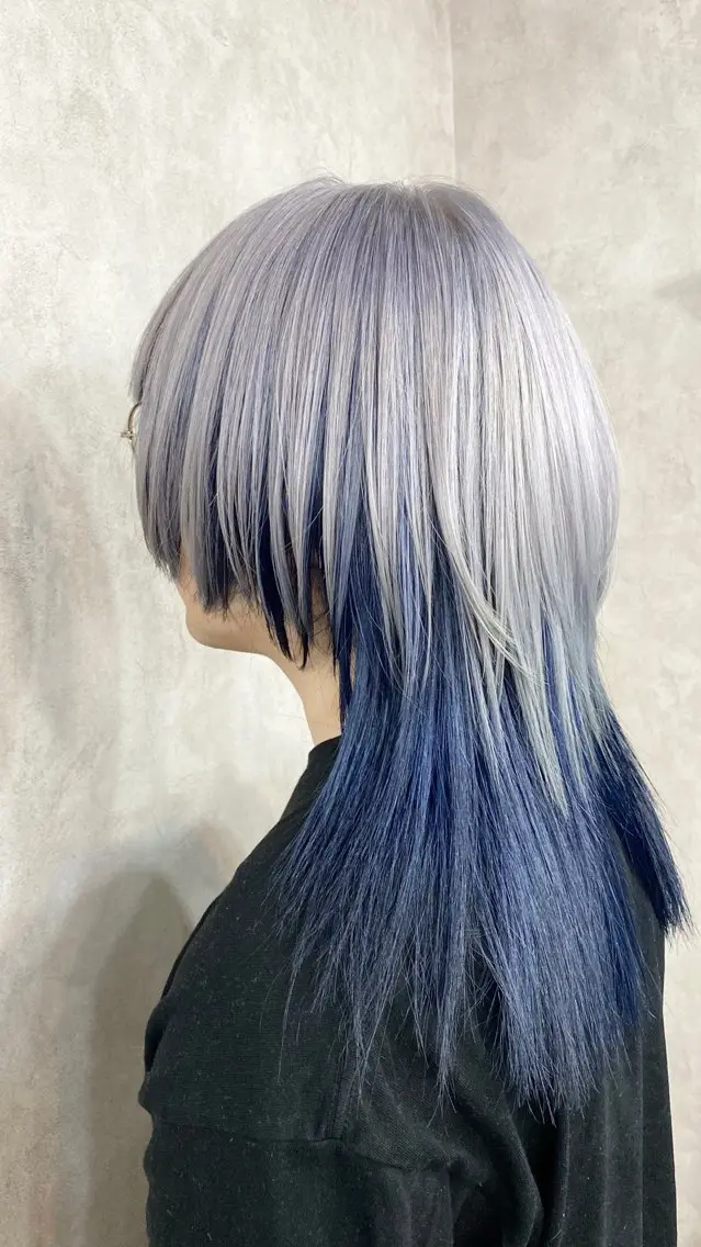 ミディアム カラー ブリーチ ブルーカラー インナーカラー ネイビーカラー シルバー 艶髪サラサラカラー 🌈前原健吾のヘアスタイル