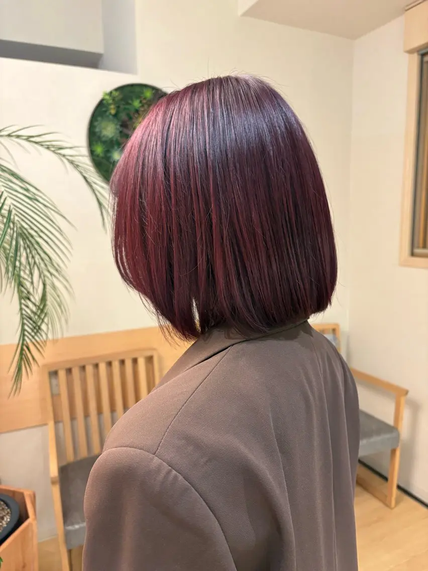 ショート カラー ボルドーカラー ボブ カット ヘアカラー クボタ アヤナのヘアスタイル