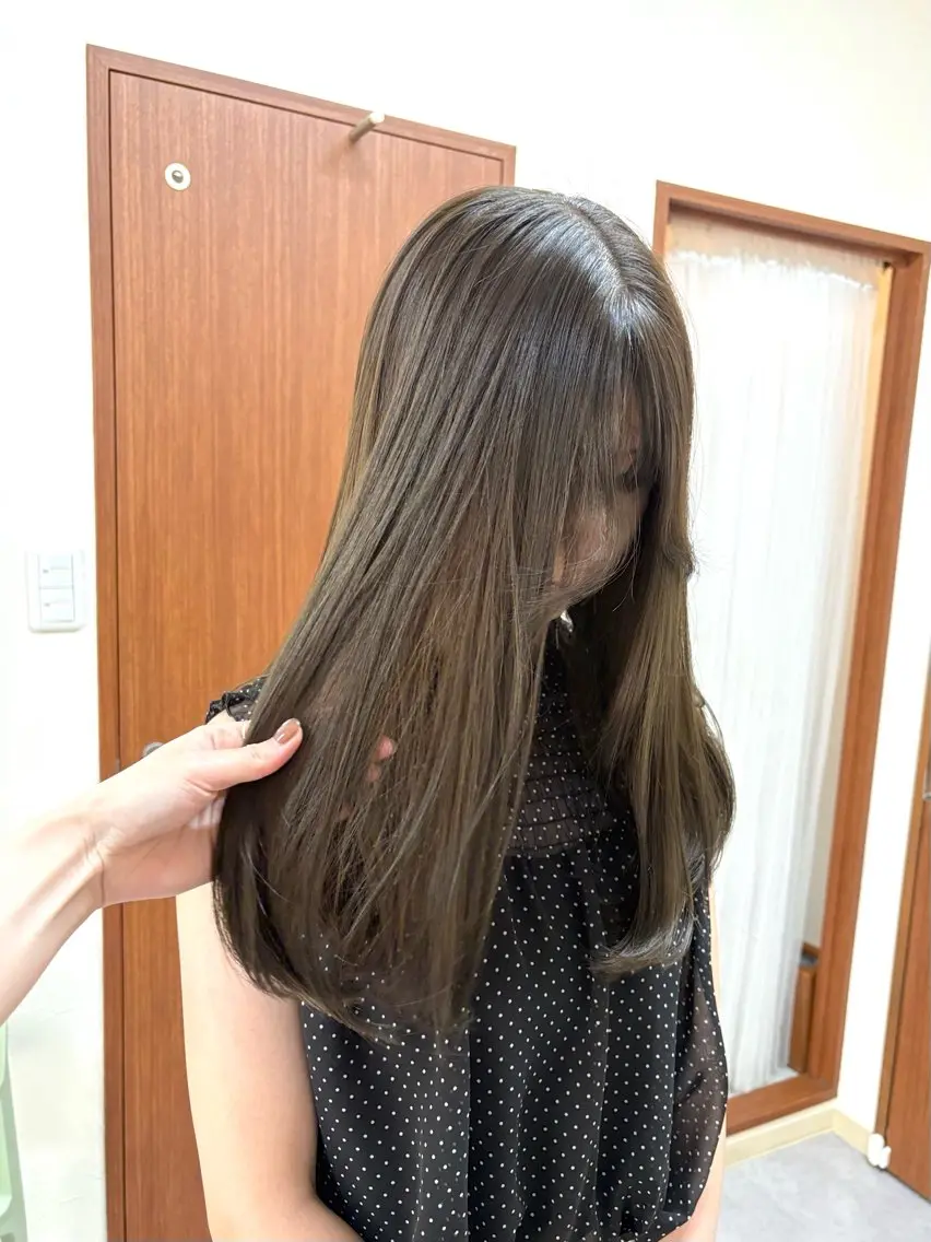 ロング カラー ヘアアレンジ グレージュ オリーブグレージュ オリーブグレー ヘアカラー トリートメント ハル🌸柔色/ ブリーチなし/艶髪のヘアスタイル
