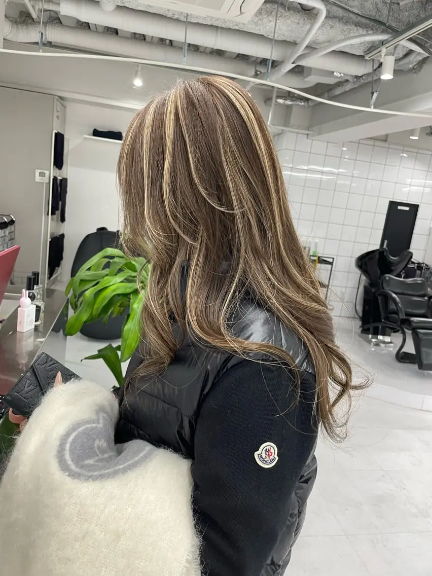 セミロング カラー ヘアアレンジ ハイライトカラー ハイライト カット ヘアカラー トリートメント 🎗秋山勇/ GEAR.代表のヘアスタイル