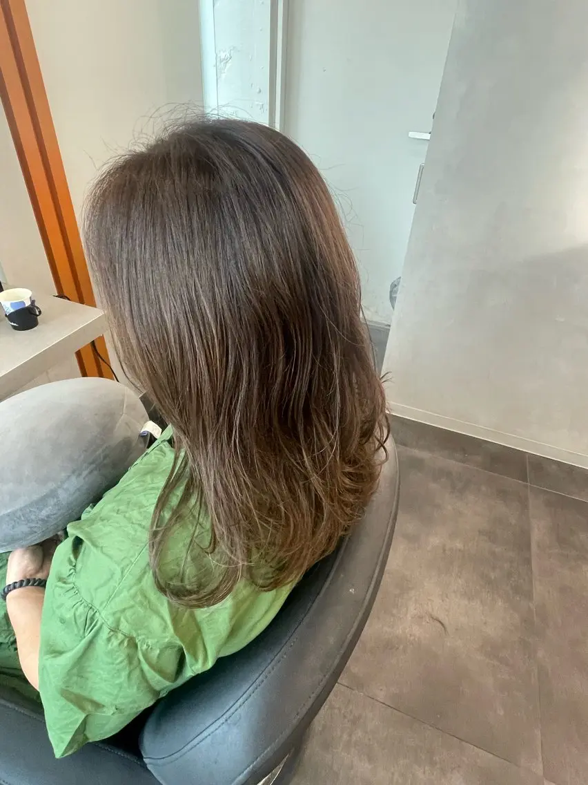 セミロング いとう このみのヘアスタイル