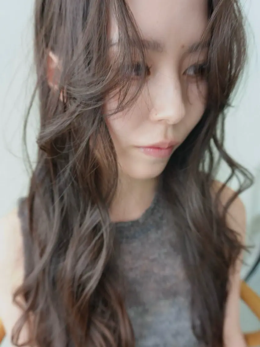ロング 顔まわりレイヤー レイヤーカット カット haku 芽実のヘアスタイル