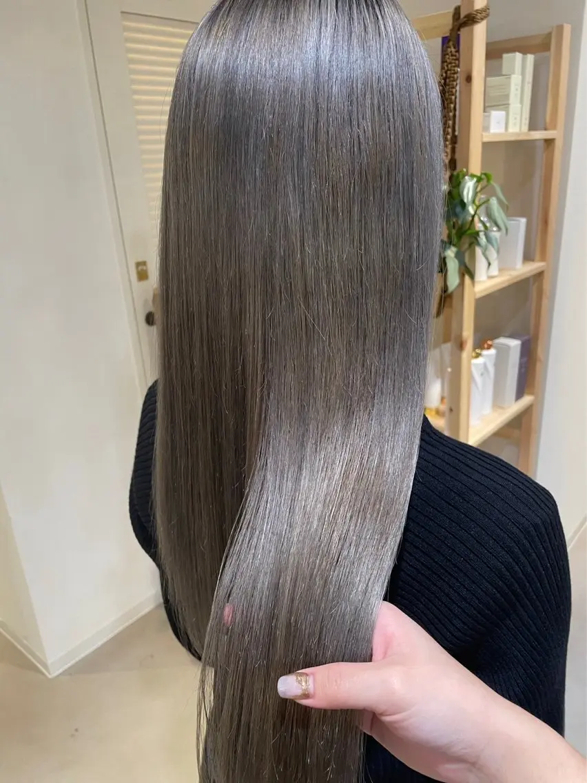 ロング カラー 髙野 未衣菜のヘアスタイル