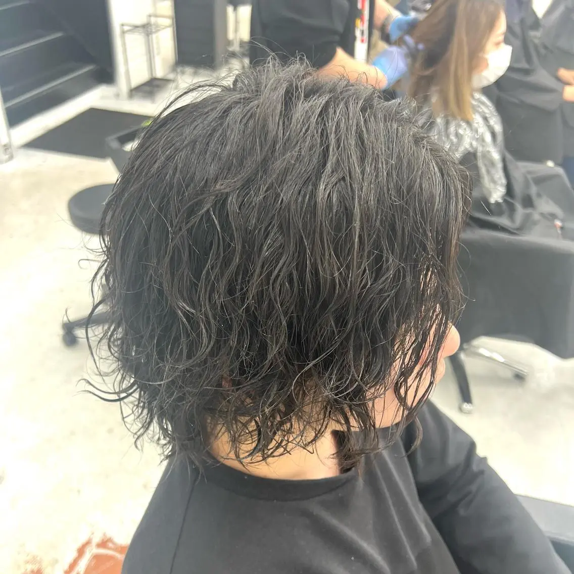 ミディアム パーマ メンズ ミディアムパーマ メンズパーマ ヘアカラー 柏メンズカットパーマ NO.1タイチのヘアスタイル