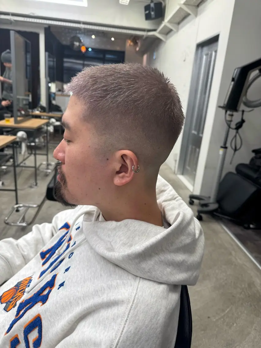 ショート カラー メンズ メンズブリーチ フェードカット メンズショート スキンフェード ブリーチ カット ヘアカラー トリートメント 💈メンズ特化💈 TASUKUのヘアスタイル