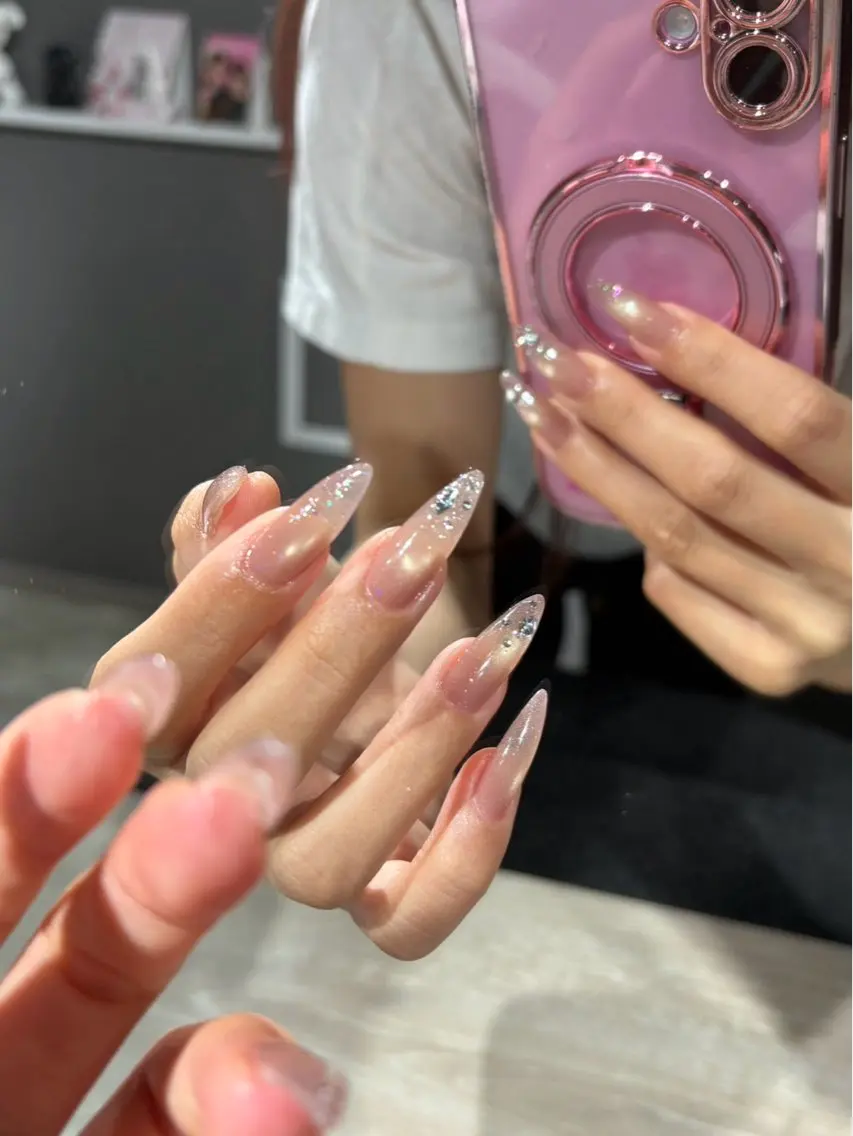 ネイル . NOIRスタッフのネイルデザイン