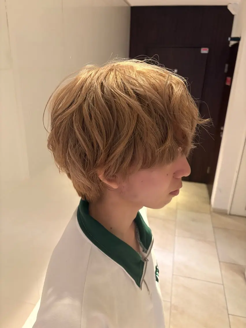 メンズ メンズブリーチ メンズハイトーン ヘアカラー トリートメント Yuta✂︎ 韓国レイヤー🪽のヘアスタイル