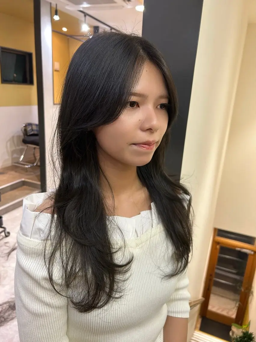 ロング カラー ロングレイヤー レイヤーカット ロング カット ヘアカラー トリートメント hubhair レイヤー/透明感のヘアスタイル