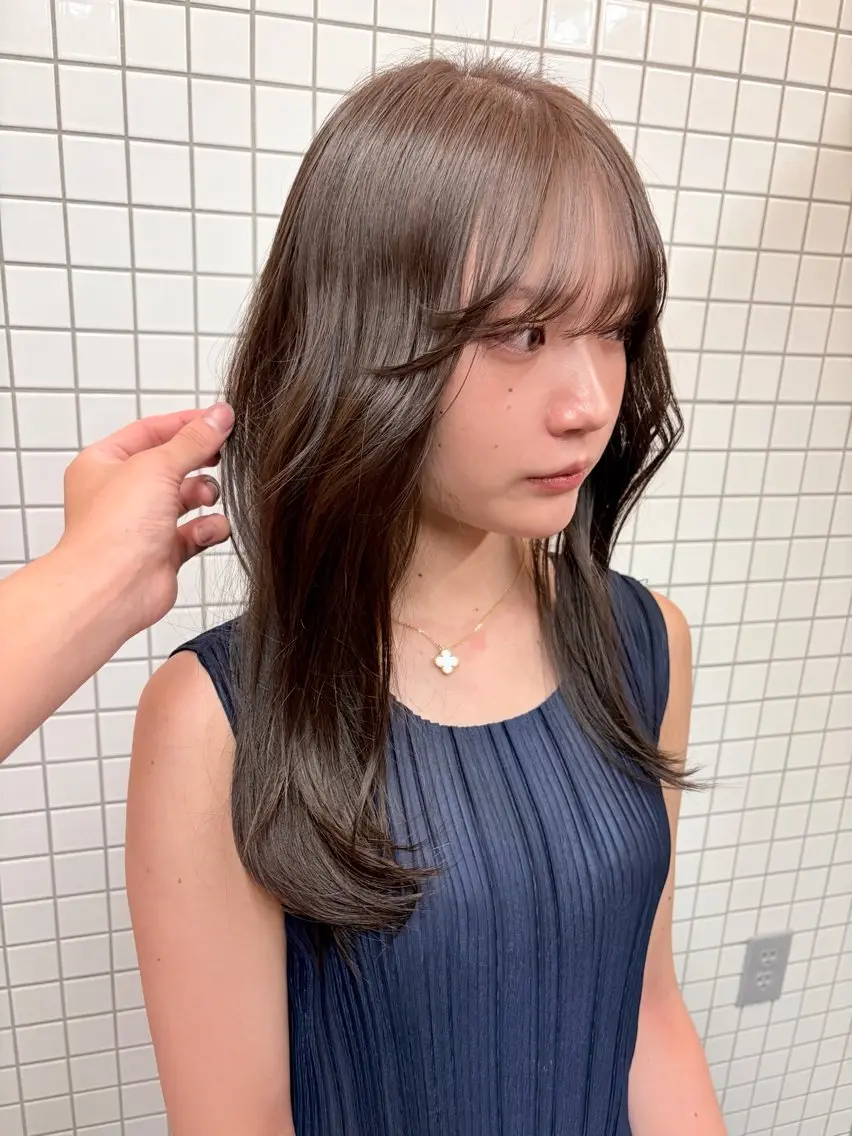 セミロング カラー ヘアカラー トリートメント カットモデル あきとのヘアスタイル