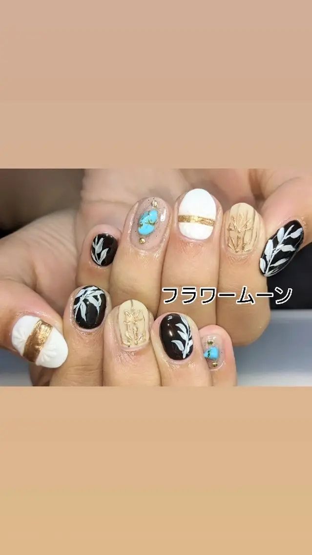 ネイル ミラーネイル ハンドネイル ハンドケア フラワー ムーンのネイルデザイン