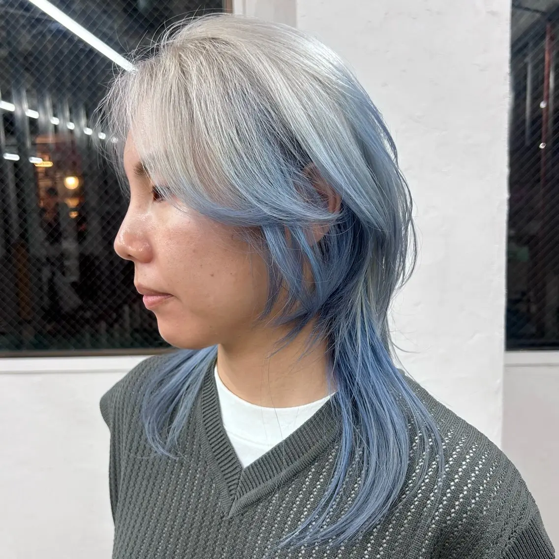 セミロング カラー デザインカラー インナーカラー ヘアカラー 透明感カラー/ パーマのヘアスタイル