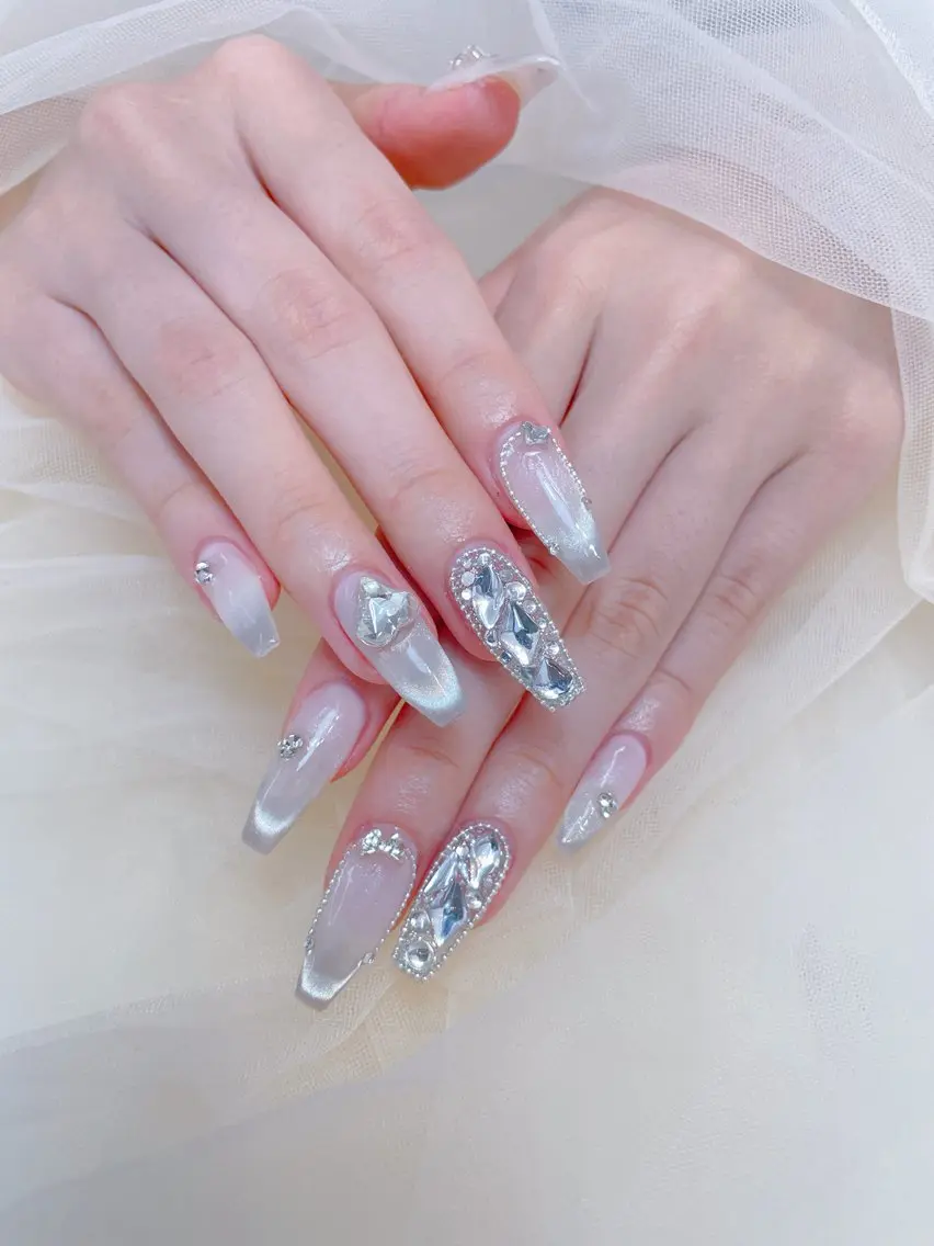 ネイル フレンチネイル ジェルネイル 韓国ネイル マグネットネイル ネイルチップ Rin Nail 新大久保店のネイルデザイン