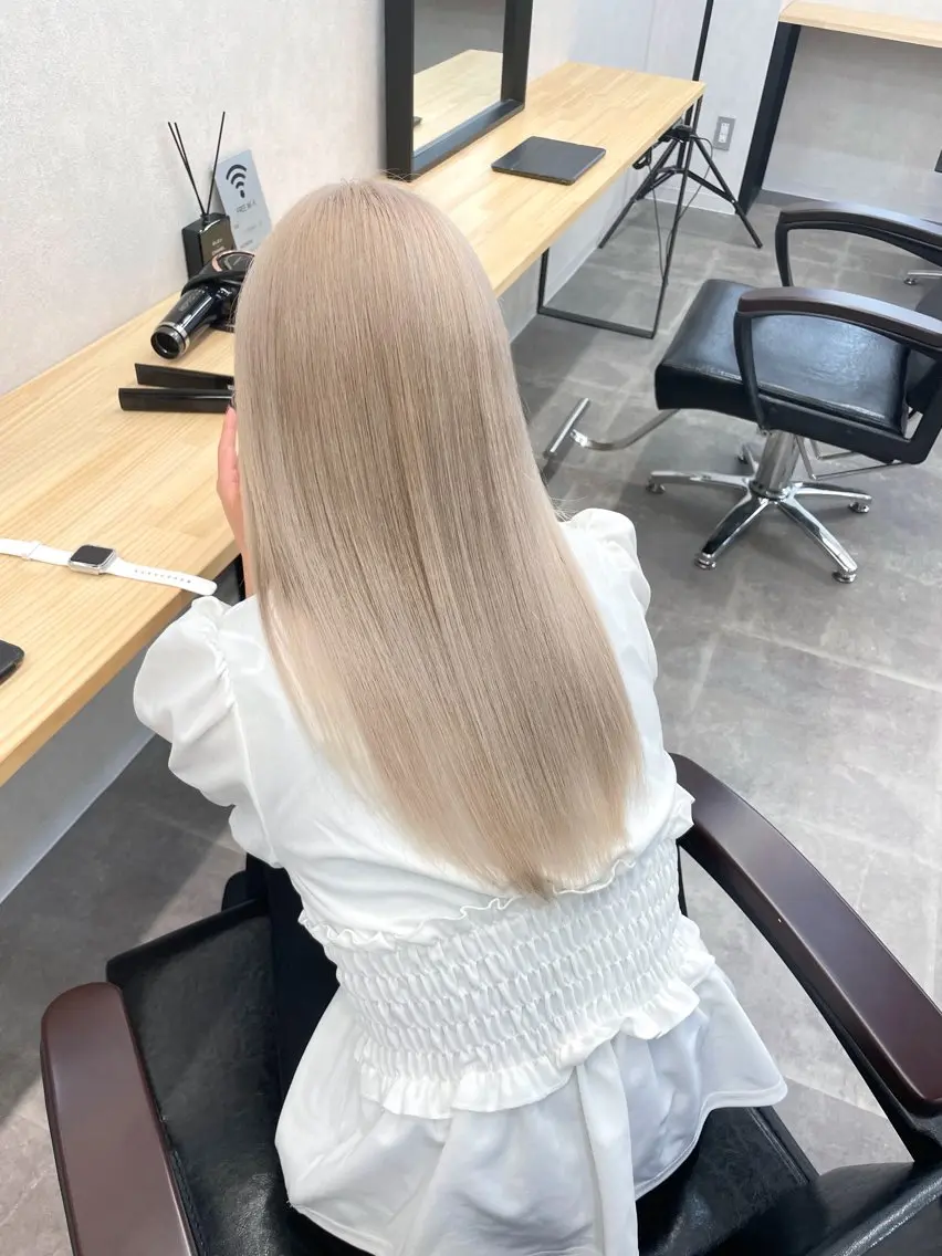 ミディアム カラー ヘアカラー ハイトーン カラーのヘアスタイル