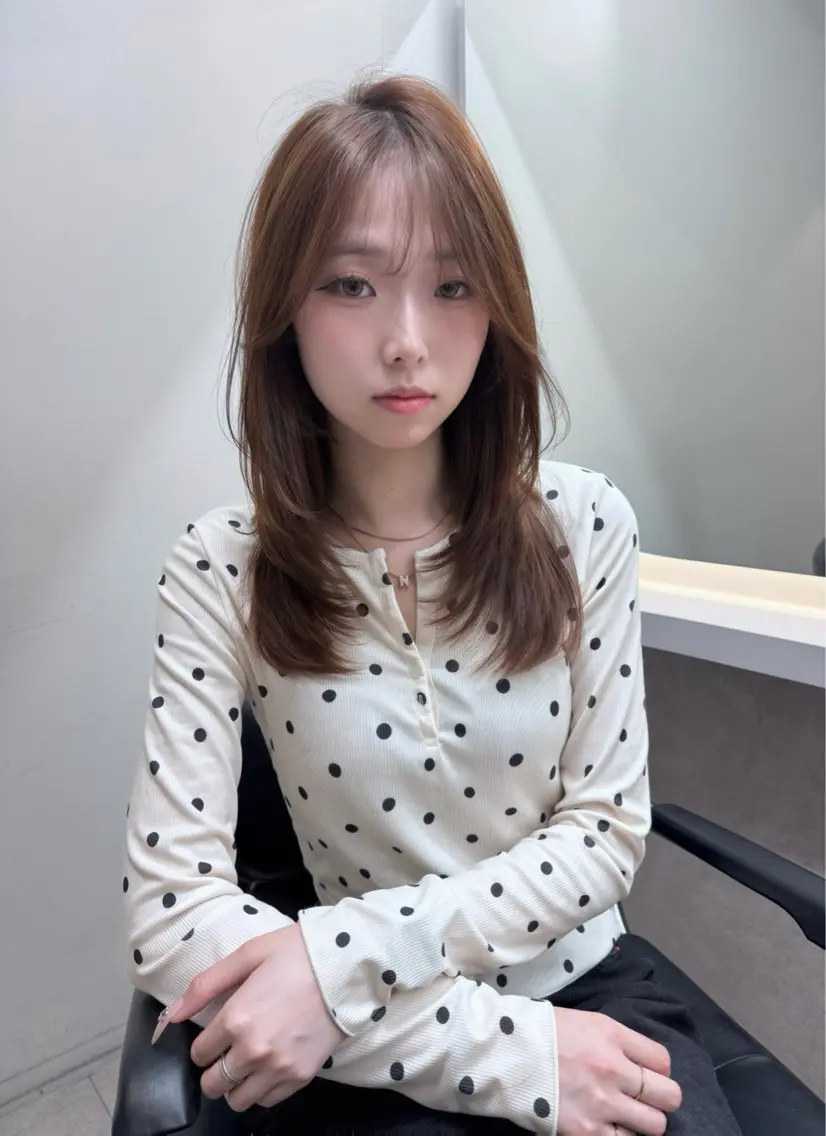 セミロング 顔まわりレイヤー 顔周りカット 髪質改善 レイヤーカット トリートメント 髪質改善/美髪縮毛矯 正のスペシャリストのヘアスタイル