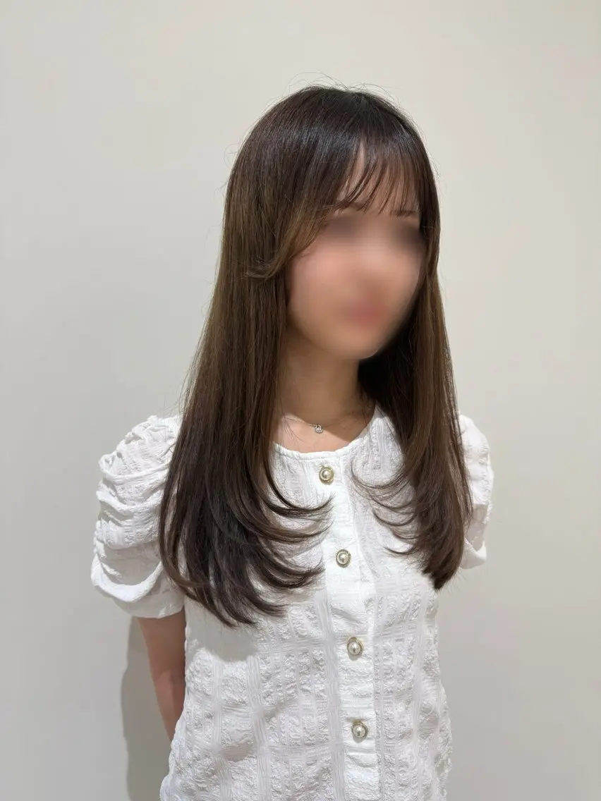 ロング レイヤーカット 長谷川 紗羅のヘアスタイル