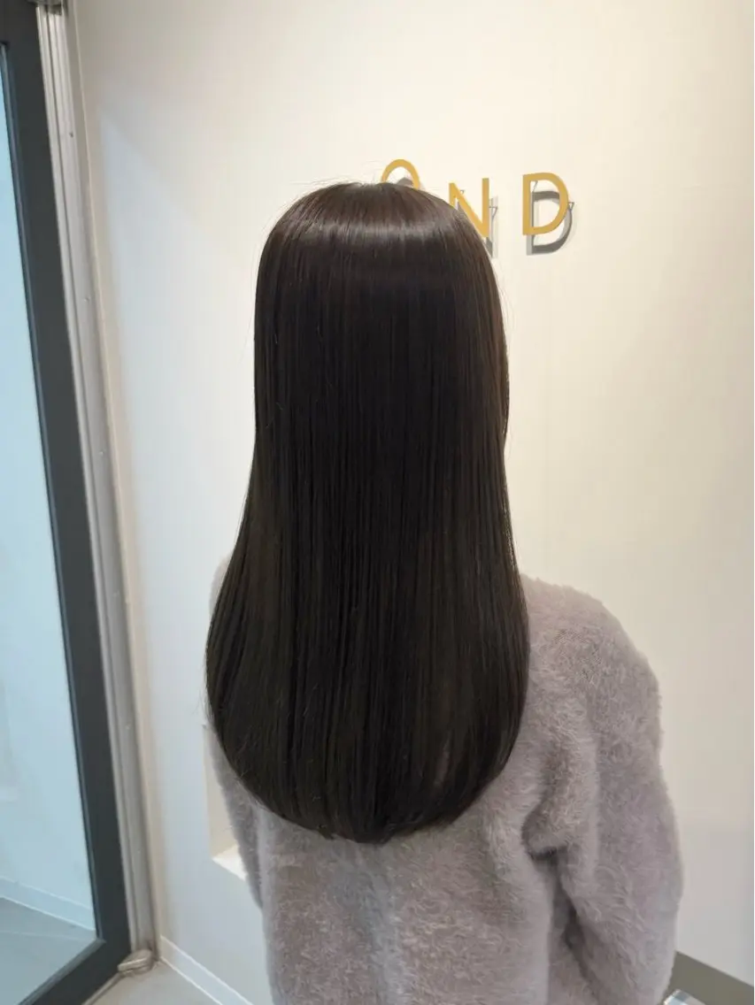 ロング カット ヘアカラー トリートメント NANA / MONDのヘアスタイル