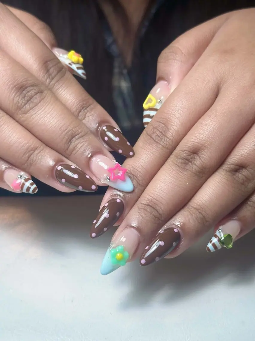 ネイル チークネイル ドット フレンチネイル グラデーション 韓国ネイル ハンドネイル Lisa Nail Salonのネイルデザイン
