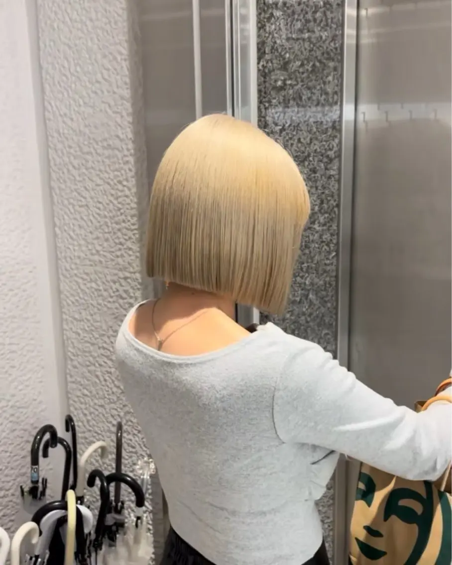 ショート ボブ Natsumi / 透明感艶カラーのヘアスタイル