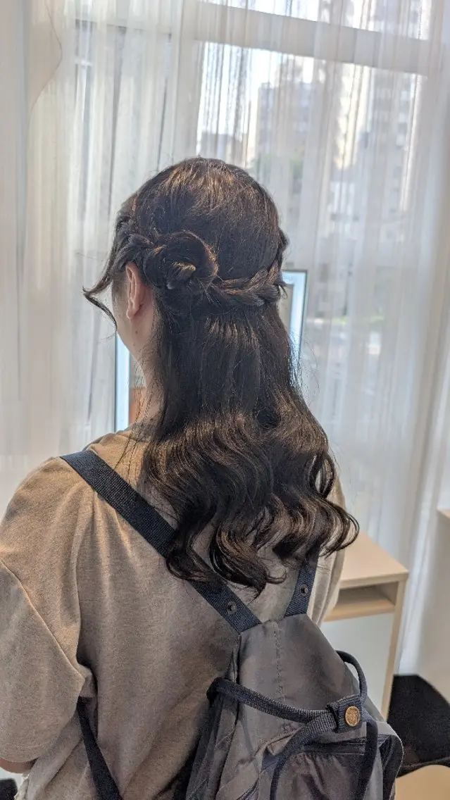 セミロング ヘアアレンジ ハーフアップ 結婚式・ブライダル ヘアセット 似合わせヘアメイク 🫧moko🫧のヘアスタイル