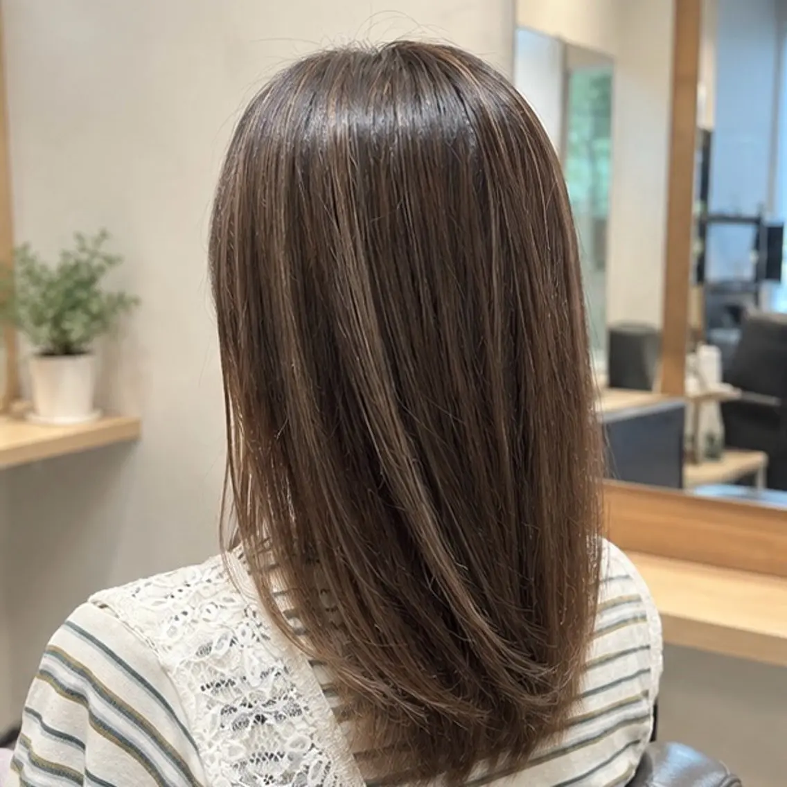 セミロング カラー ブリーチ メッシュ マスママナミ VALOR立川店のヘアスタイル