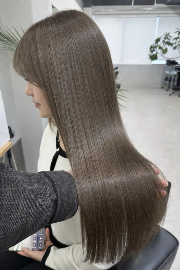 ロング カラー ブリーチ 透明感カラー グレージュ ブリーチなしカラー カット ヘアカラー レイヤーカット 韓国風PAOのヘアスタイル