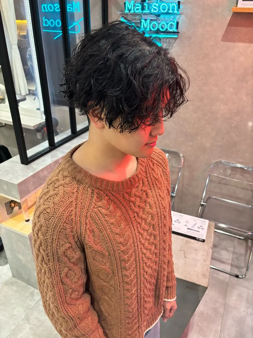ショート パーマ メンズ センターパート メンズハイトーン マッシュウルフ マッシュ メンズパーマ カット パーマ 長谷川 湧のヘアスタイル