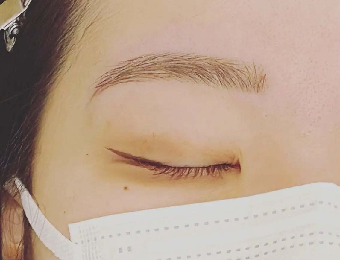 【小田急相模原】 🕗20時〜メンズもOK!眉毛Wax、お時間内での眉周りピンセットによる毛抜き、カット、メイク仕上げの写真