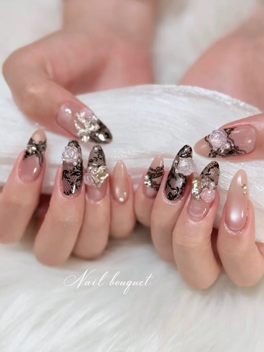 ネイル カジュアル フレンチネイル ガーリー キラキラネイル レース ハンドネイル Nail bouquetのネイルデザイン