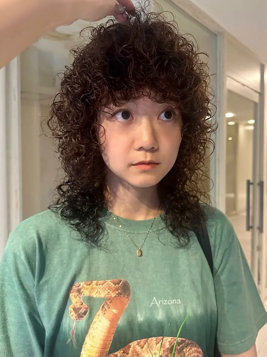 ミディアム パーマ ミディアムパーマ 顔周りカット レイヤーカット カット パーマ 村岡 桃果のヘアスタイル