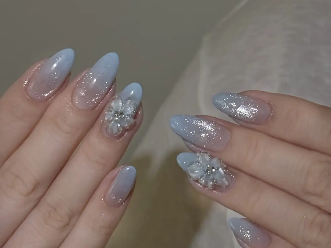 ネイル チークネイル フレンチネイル ジェルネイル ガーリー キラキラネイル ハンドネイル UM Nail Salonのネイルデザイン