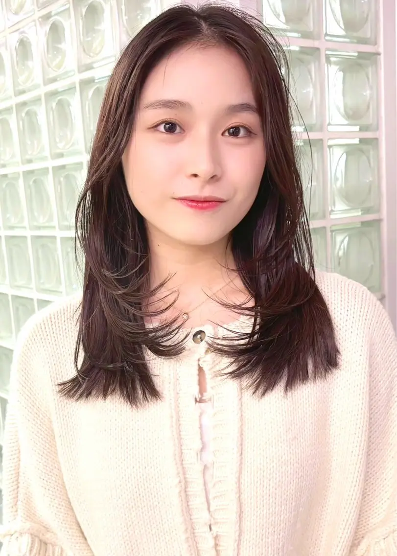 セミロング アッシュ レイヤーカット カット ヘアカラー 表参道レイヤーカット 髪質改善山岸季生のヘアスタイル