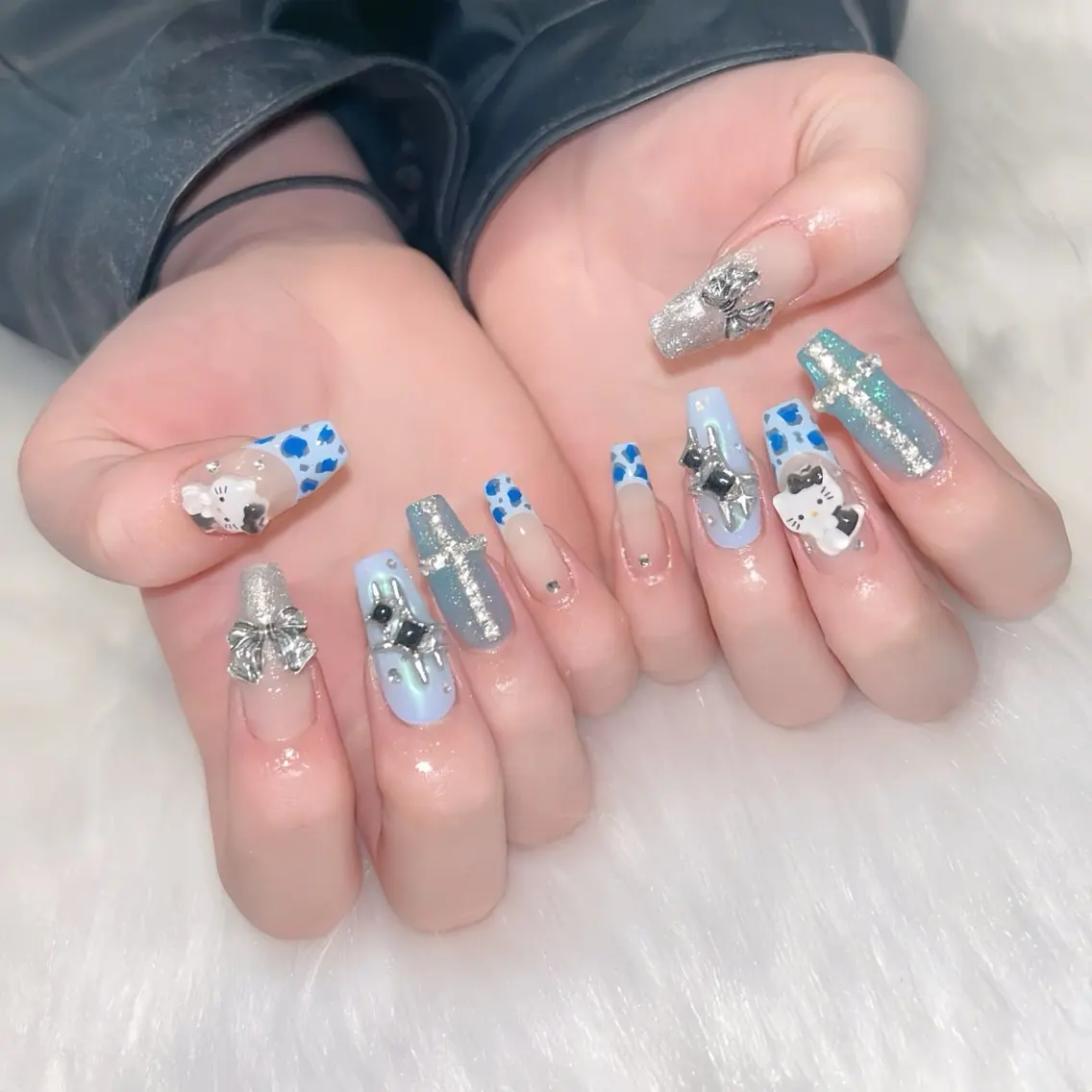 ネイル オーロラネイル ブルー フラッシュネイル フラワーネイル フットネイル ハンドネイル Rin Nail 新大久保店のネイルデザイン