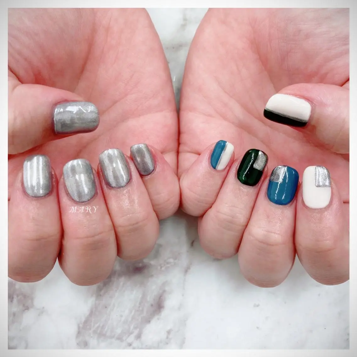 ネイル ブルー グリーン ミラーネイル スクエアネイル ホワイト ハンドネイル Mary nail .narumiのネイルデザイン