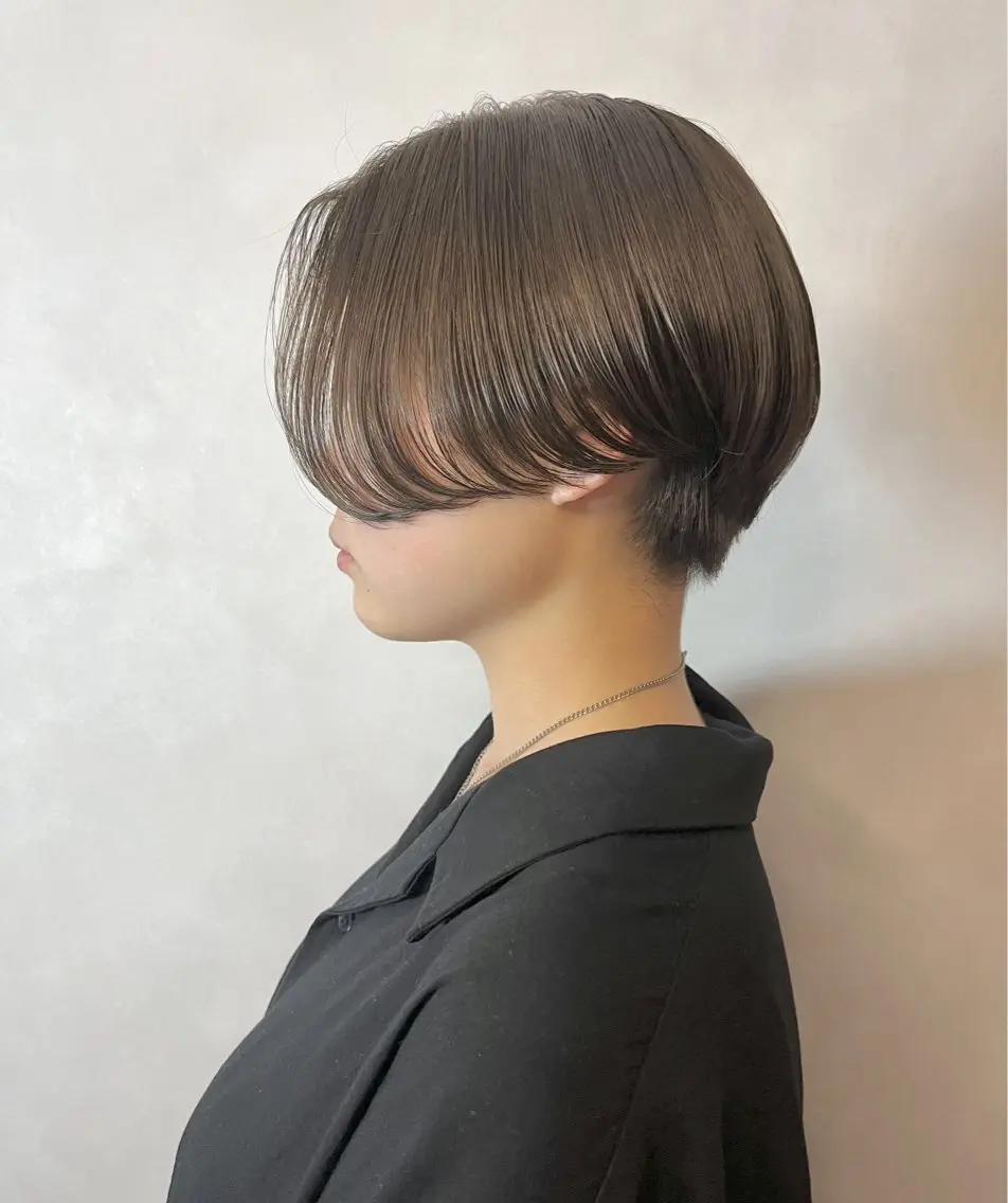 カラー ブリーチ 透明感カラー グレージュ ブリーチなしカラー オリーブグレージュ 栗本 栞のヘアスタイル