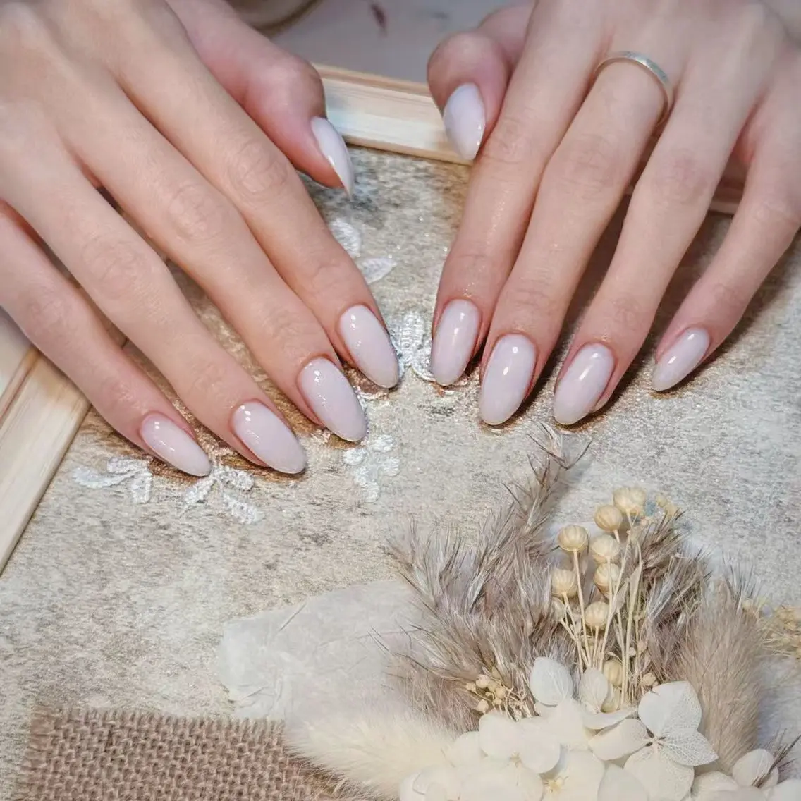ネイル アートネイル オーロラネイル チークネイル フレンチネイル ガラスフレンチ 🎀YooLi Nail salonのネイルデザイン