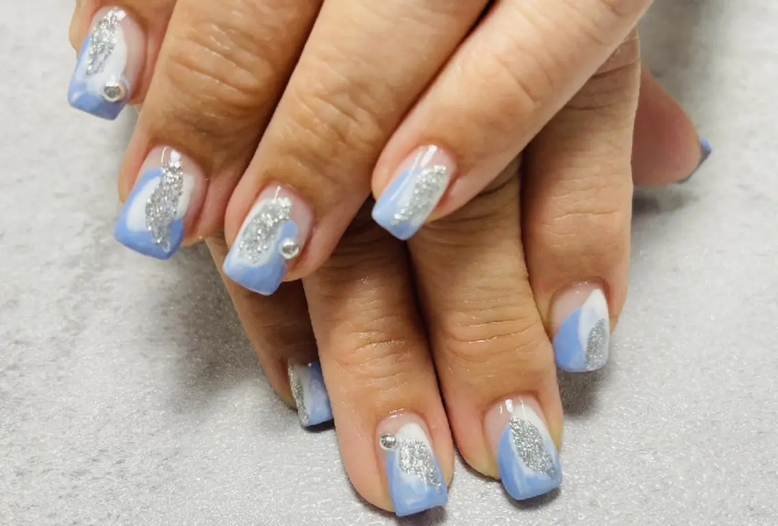 ネイル 水色 ニュアンスネイル k+1💅🏻 miyukiのネイルデザイン