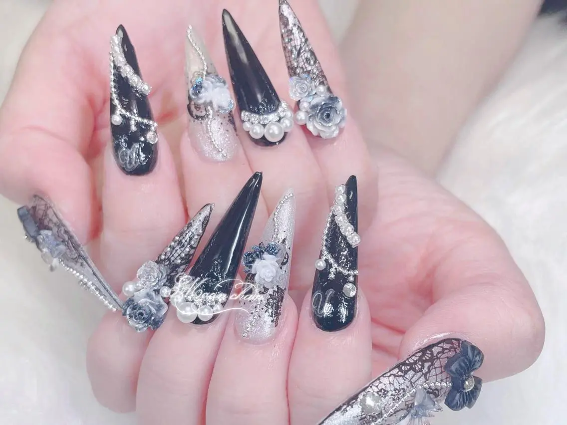 ネイル 長さ出し キラキラネイル 韓国ネイル ロングネイル マグネットネイル ハンドネイル ハンドケア MUNI🎀  NAIL のネイルデザイン