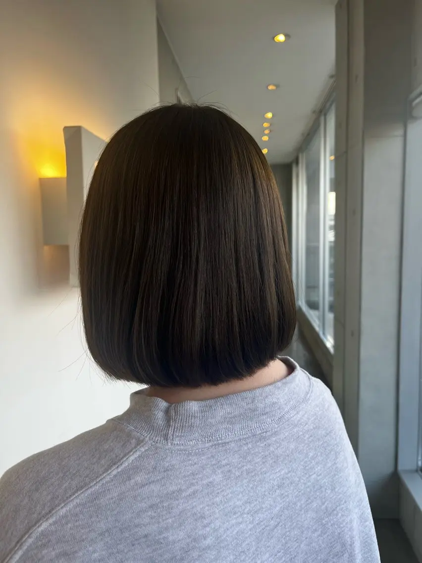 ミディアム アッシュ ボブ おせ ちさとのヘアスタイル
